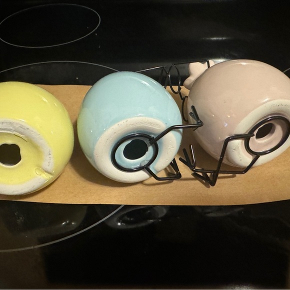 3 ceramic chicks with metal glasses - Picture 6 of 6